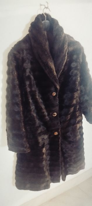 Sobretudo pêlo castanho