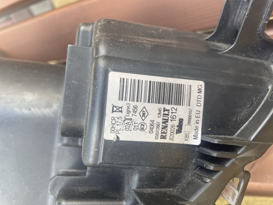 Фара Рено Кліо права