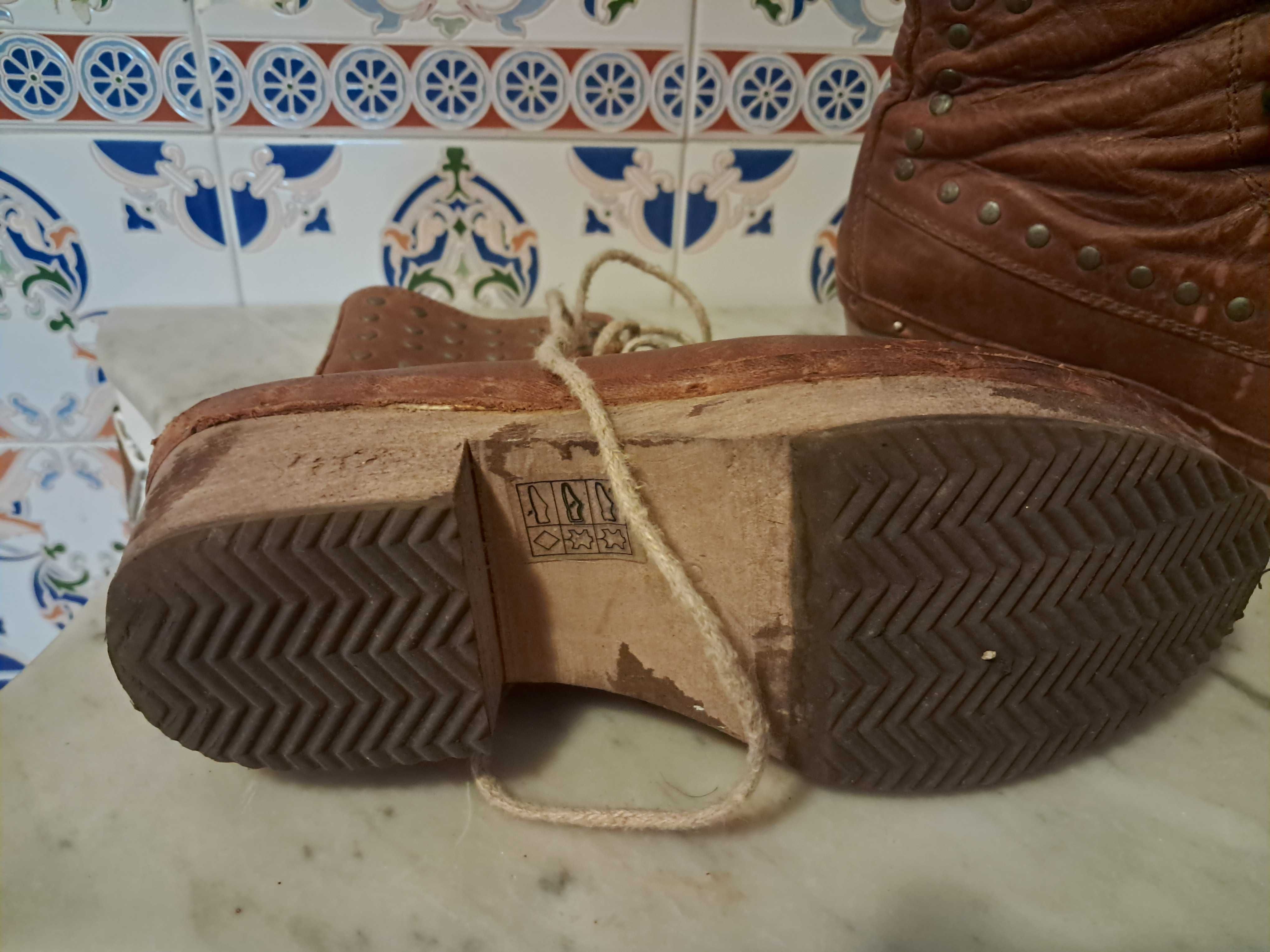 Botas com atacadores marca Xuz