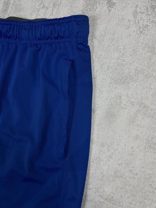 Яскраво-сині спортивні шорти Nike Dri-FIT