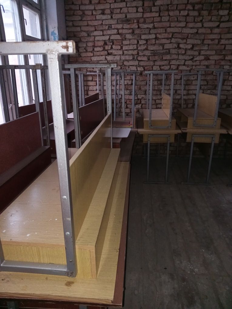 Шкільні парти стільці