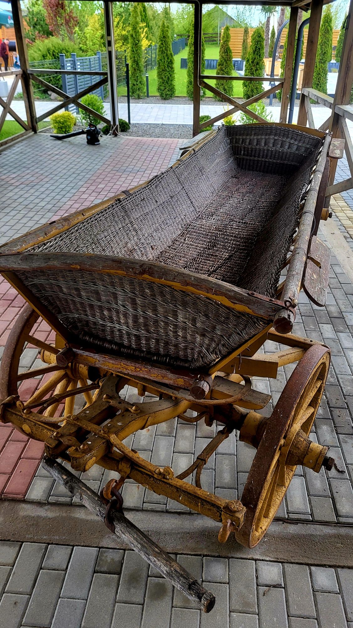 Stary zabytkowy wóz konny wasąg