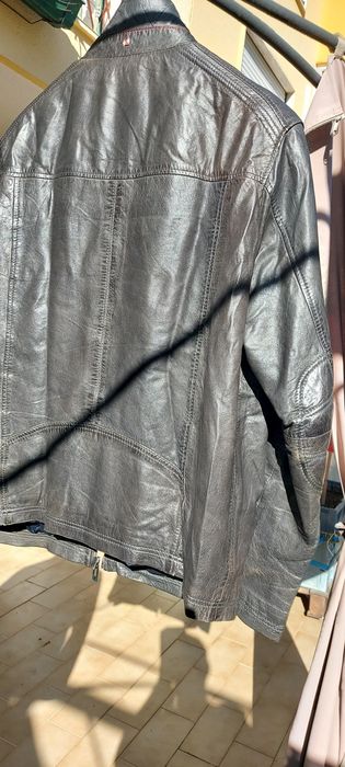 Casacos de cabedal. Genuíno.