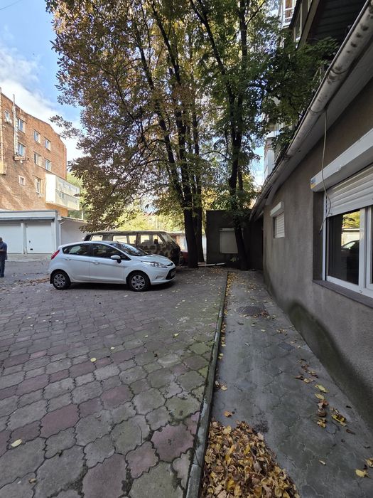 Продам помещение в Центре  метро пл. Конституции