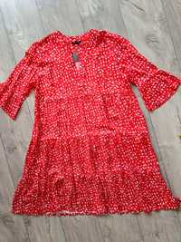 Rozkloszowana czerwona sukienka