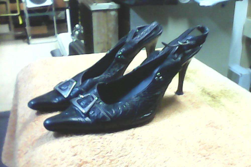 4 sapatos para senhora jovem numero 38,39