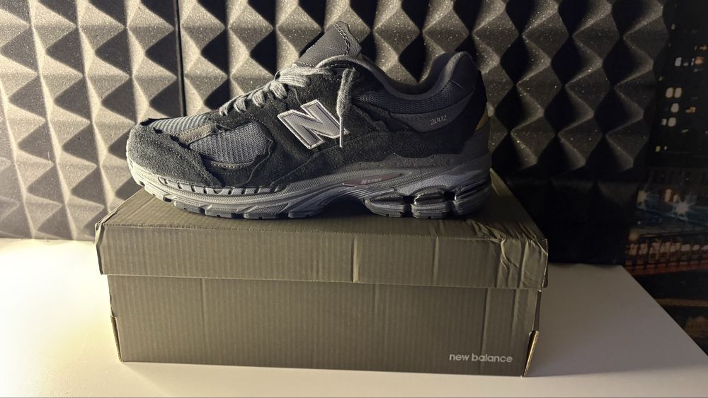 Оригінальні кросівки New balance 2002R чорного кольору