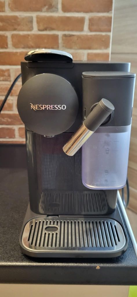 Expres DeLonghi Nespresso Lattissima One EN510.W