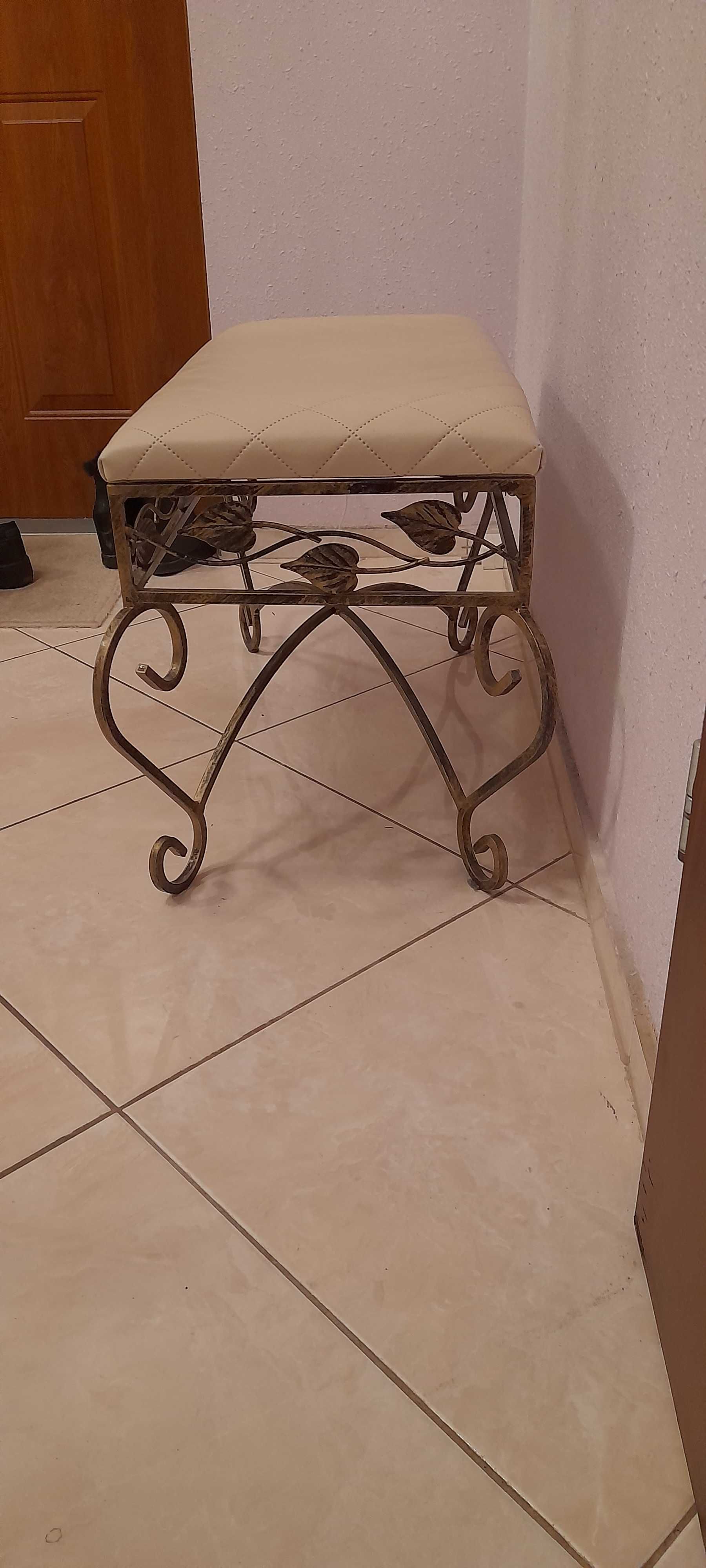 Pufa do holu lub salonu