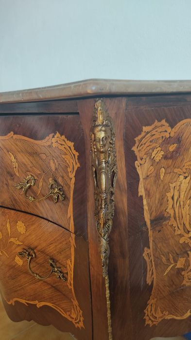 Cómoda de barriga, Bombe Luís XV em excelente estado conservação