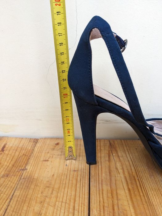 Брендовые туфли женские р. 37 Привезены из Англии.