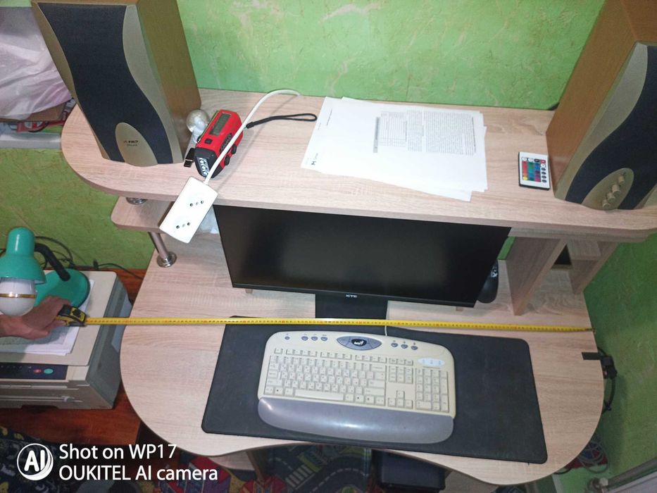 Стіл комп'ютерний