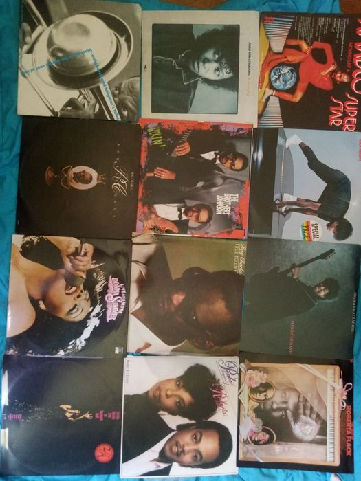 12 discos incluindo Donna summer