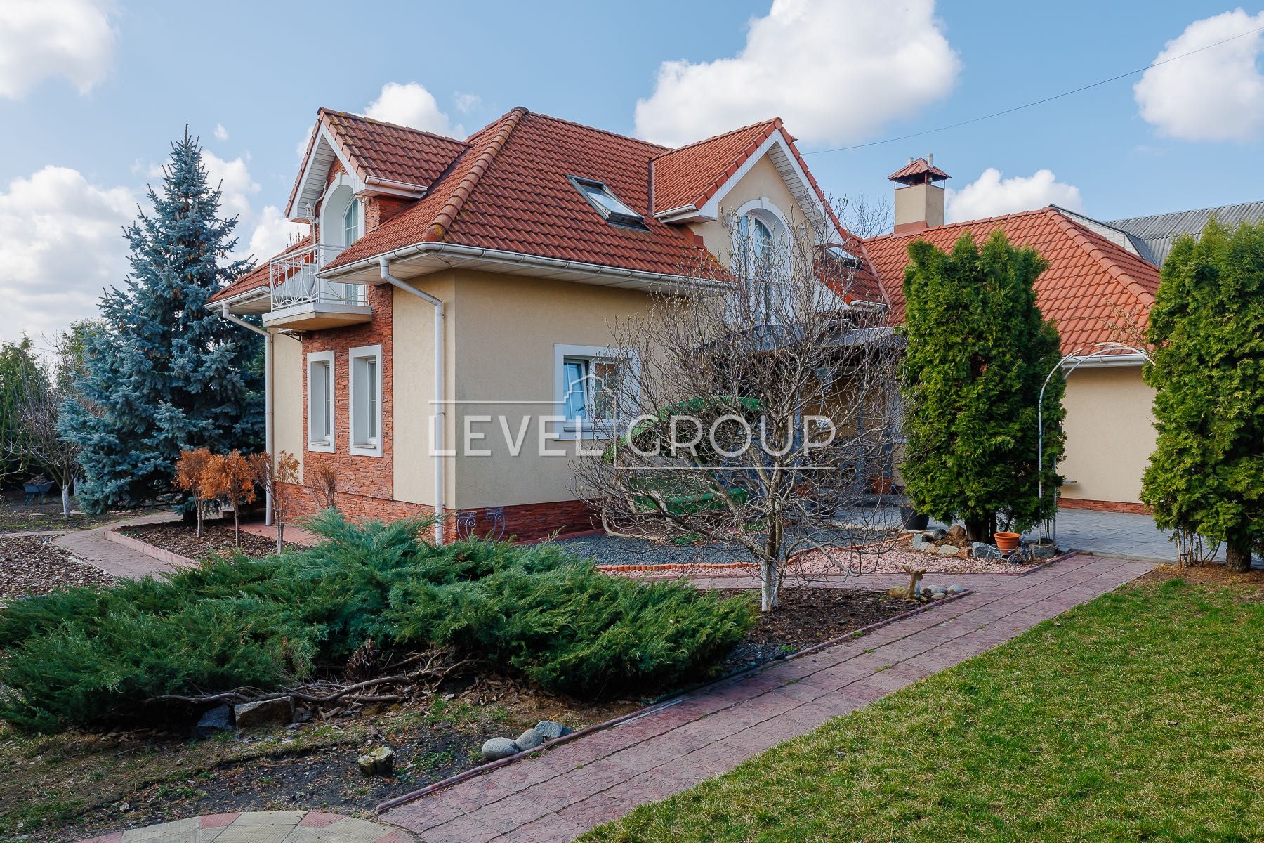 Продаж будинку з ремонтом,Глеваха біля лісу та озер,250 кв.м,8.3 сотки