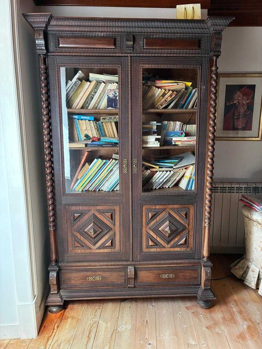 Conjunto Torcidos e Tremidos: Armário, Secretária, 2 Cadeiras