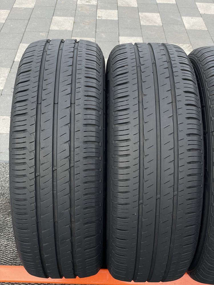 7.7мм 235/65R16C Hankook Вантажні літні шини з Німеччини Sprinter