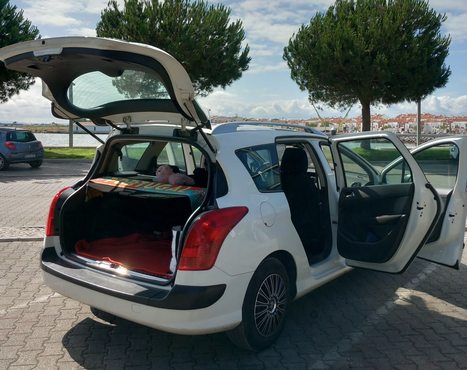 CARRINHA PEUGEOT 308SW COM TETO PANORÂMICO.Em muitíssimo bom estado.