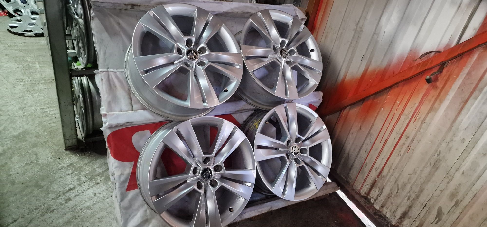 Felgi Aluminiowe Skoda R18 5x112 ET45 -7J