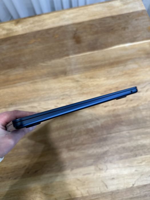 Macbook air 13 M2 2022 8/256 , ідеал , як новий
