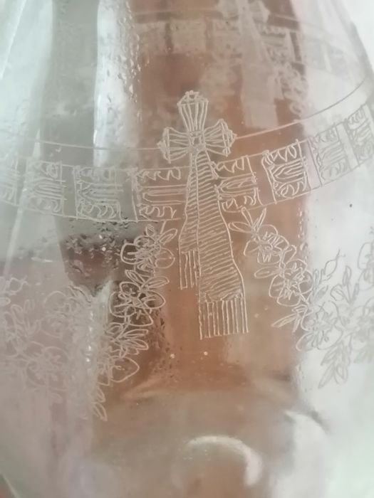 Garrafa e copo pequeno