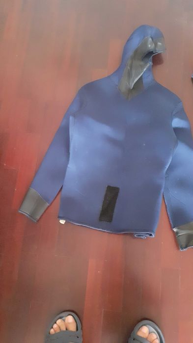 2 fatos de mergulho 4mm, tamanho M,neoprene.