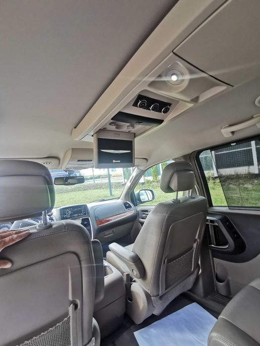 2014 Chrysler Town & Country Touring L Złoty a skromny