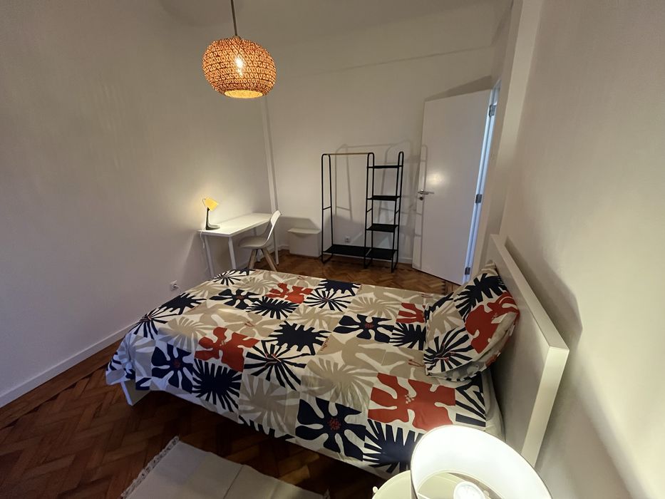 Alugo quartos junto Tagus Park