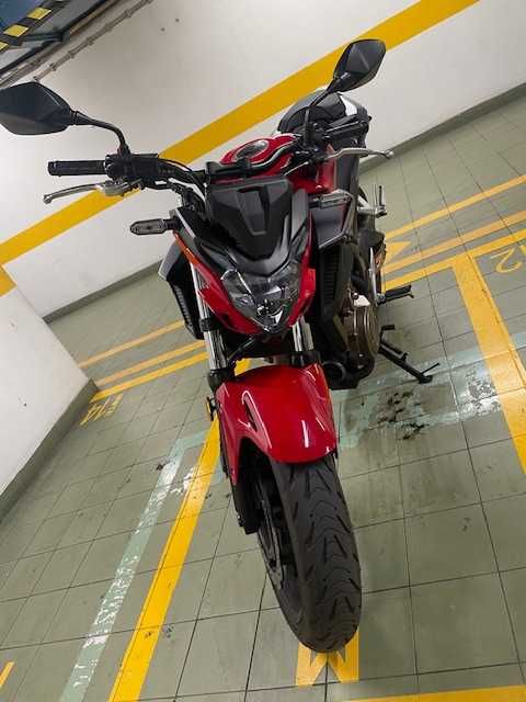Moto CB500F 2021 vermelha