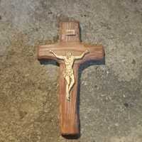 Drewniany rzeźbiony Krzyż