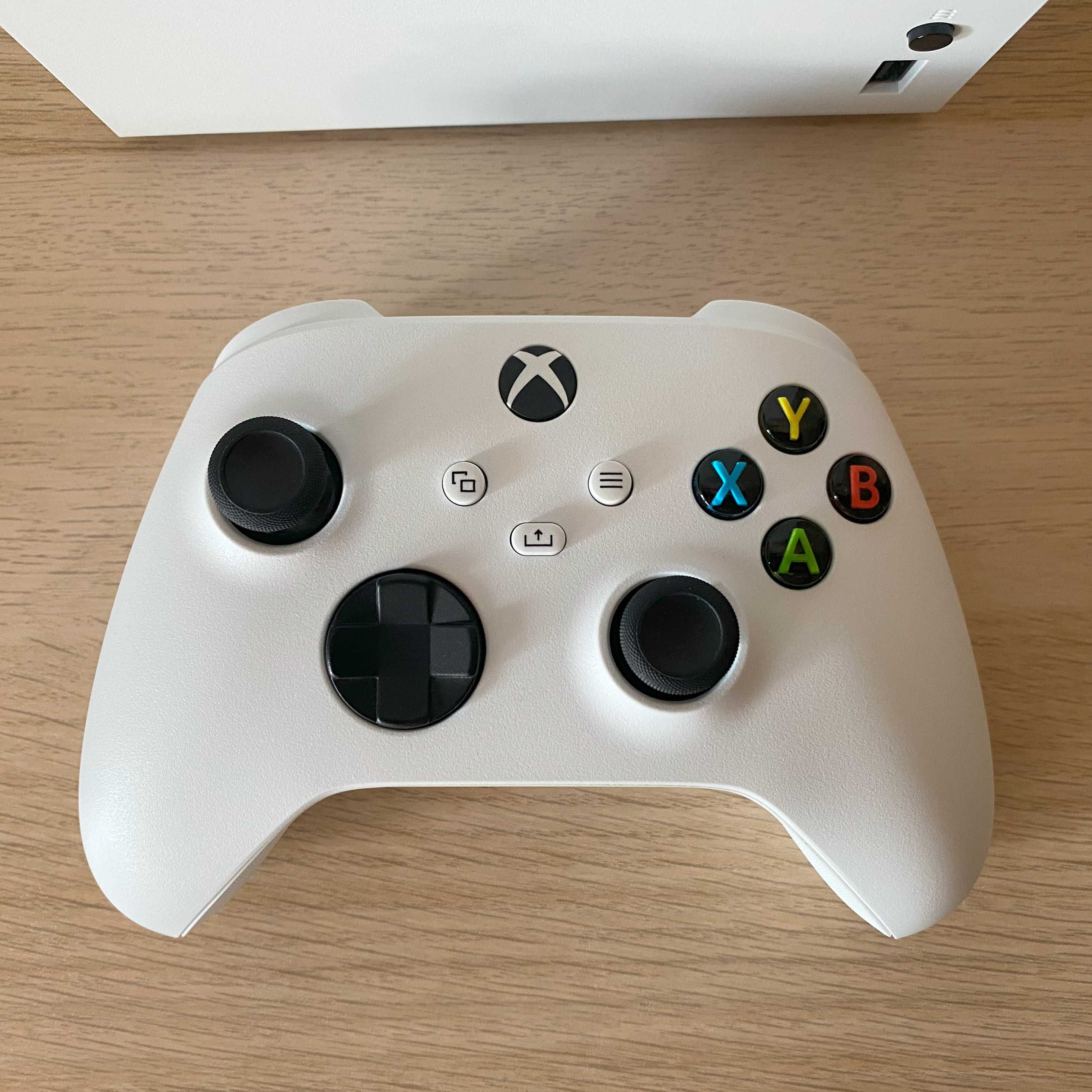 Xbox X Digital Edition + Bateria Recarregável + Monitor LG 24''