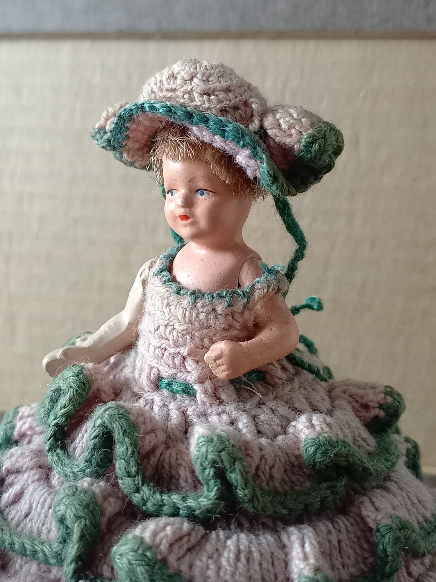 Stara lalka ceramiczna szydełkowa vintage