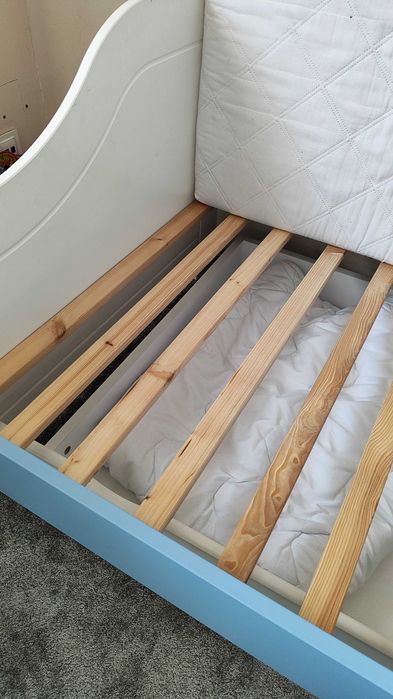 Łóżka dziecięce drewniane z materacami