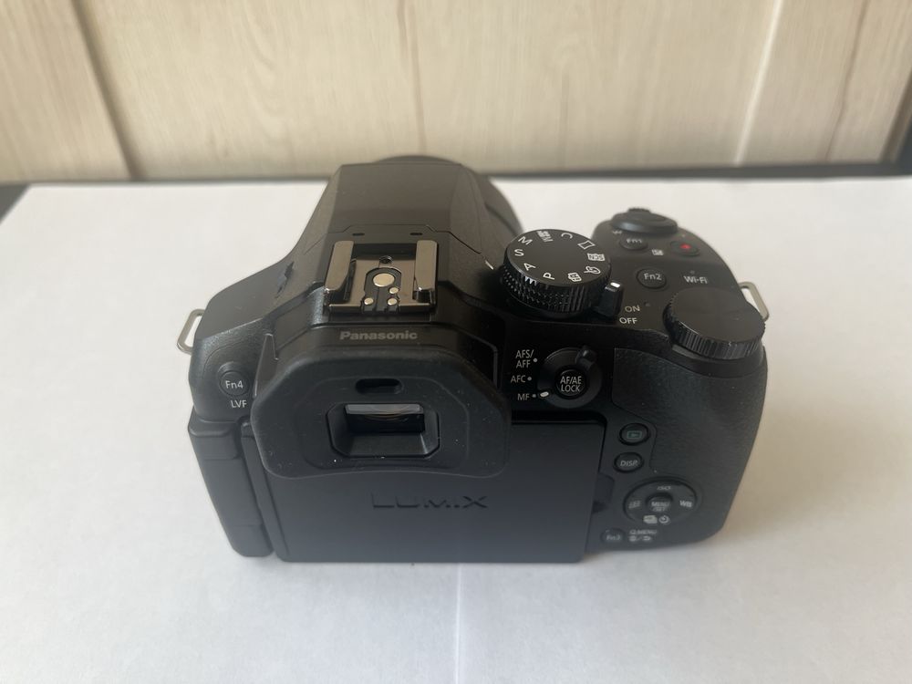 Aparat Panasonic DMC - FZ300 LUMIX NOWY, wraz z akesoriami.