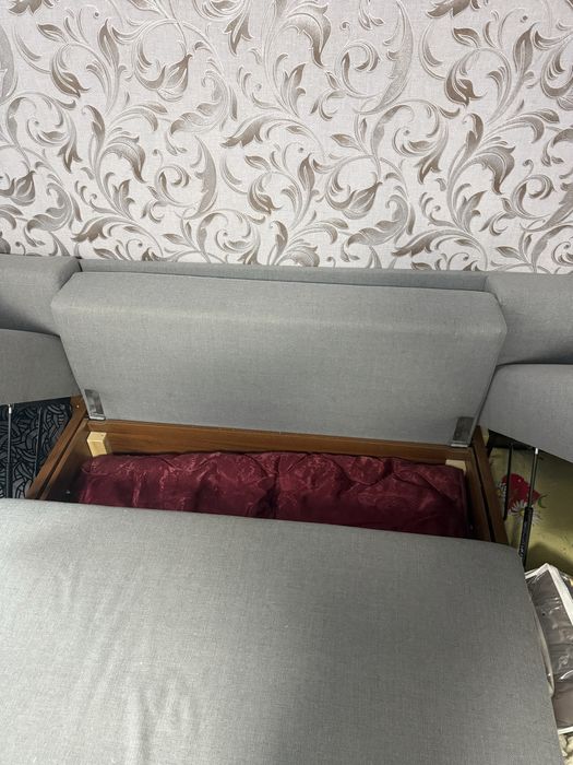 Диван у стані нового | Тумба, сховище, подушки