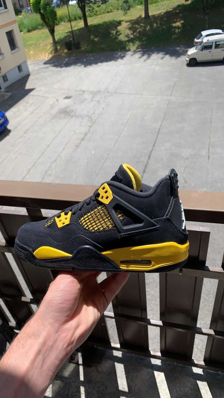 Jordan 4 Retro Thunder 42 EU / 8,5US / 26,5 CM