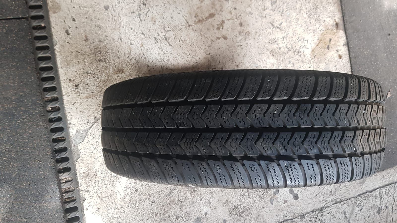 Opona zimowa 215 65 r16c semperit van grip 2