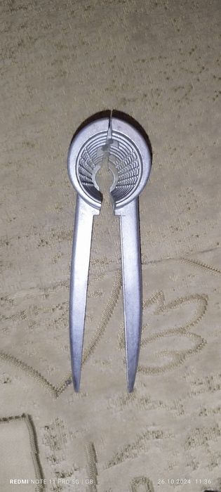 Sprzedam swojego dziadka do orzechów z czasów prl-u