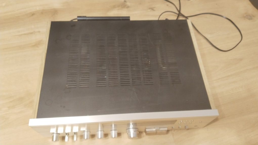 Amplituner Realistic STA-2250