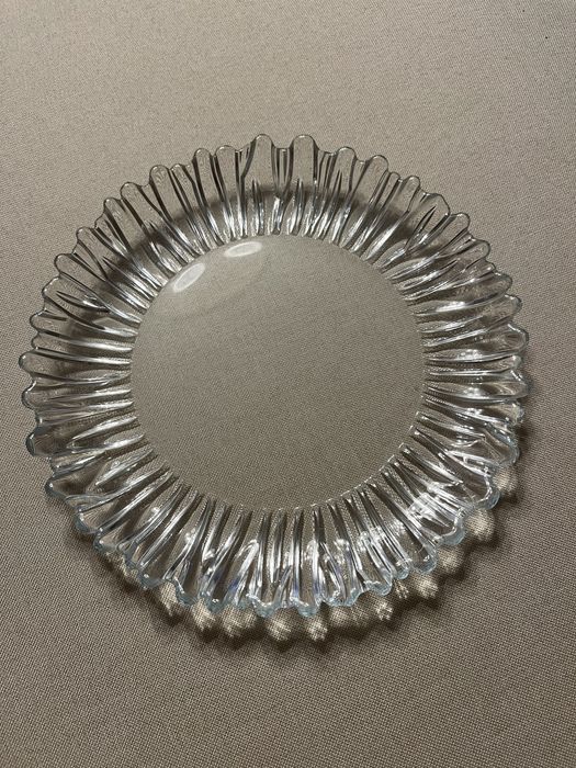 Zestaw naczyń deserowych.