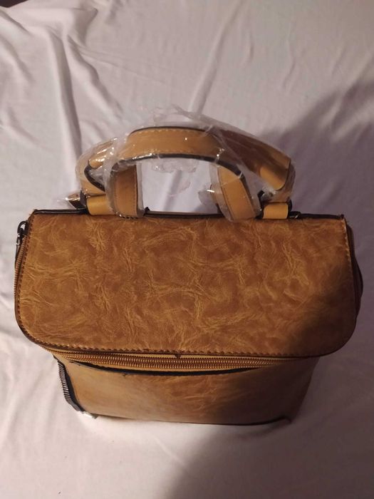 Mochila de senhora nova elegante nunca usada