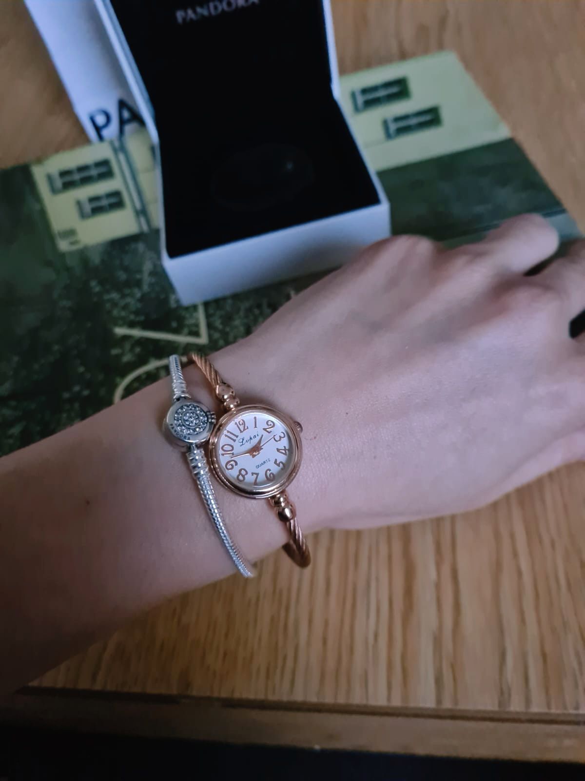 Złoty zegarek na rękę damski rose gold w stylu retro vintage