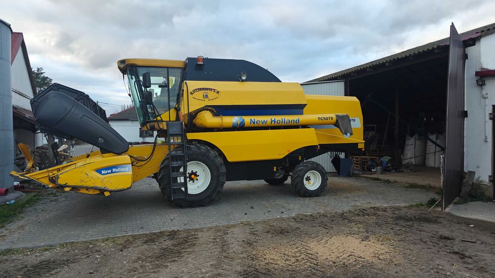 Kombajn Zbożowy New Holland TC 5070