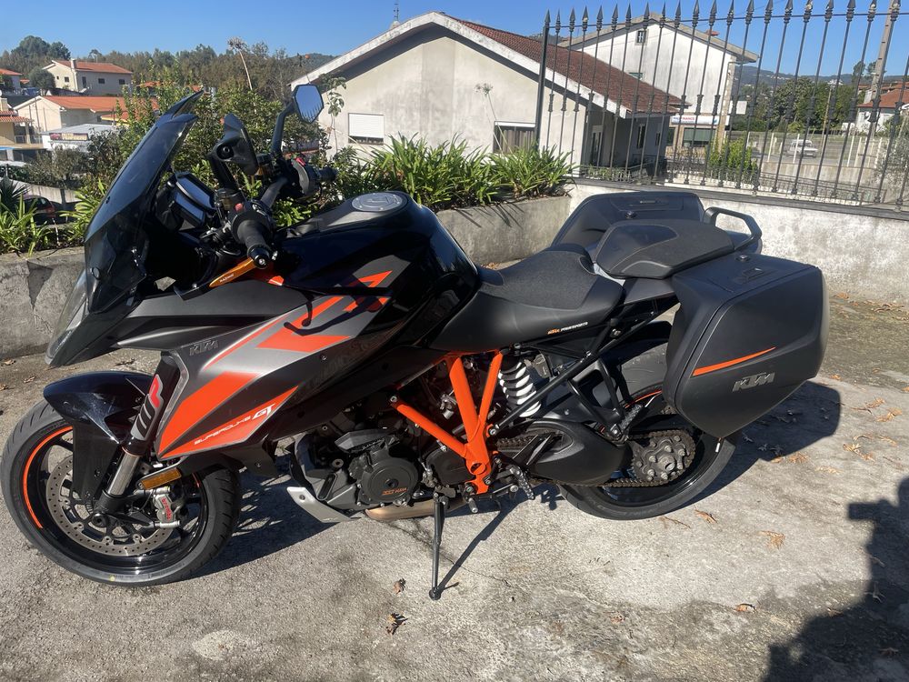 KTM 1290 superduke GT black edition