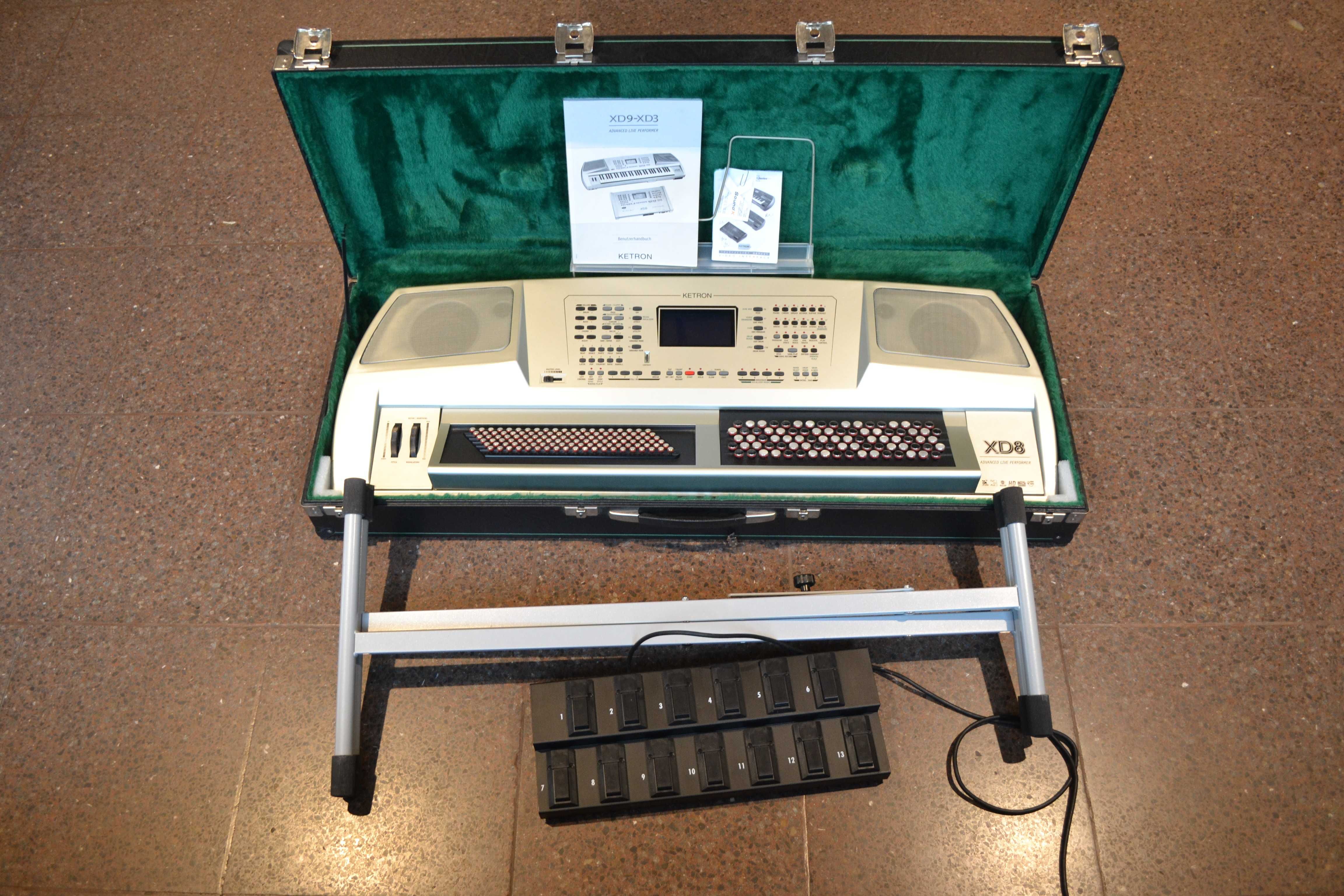 Orgon Ketron XD8 Com Pedaleira