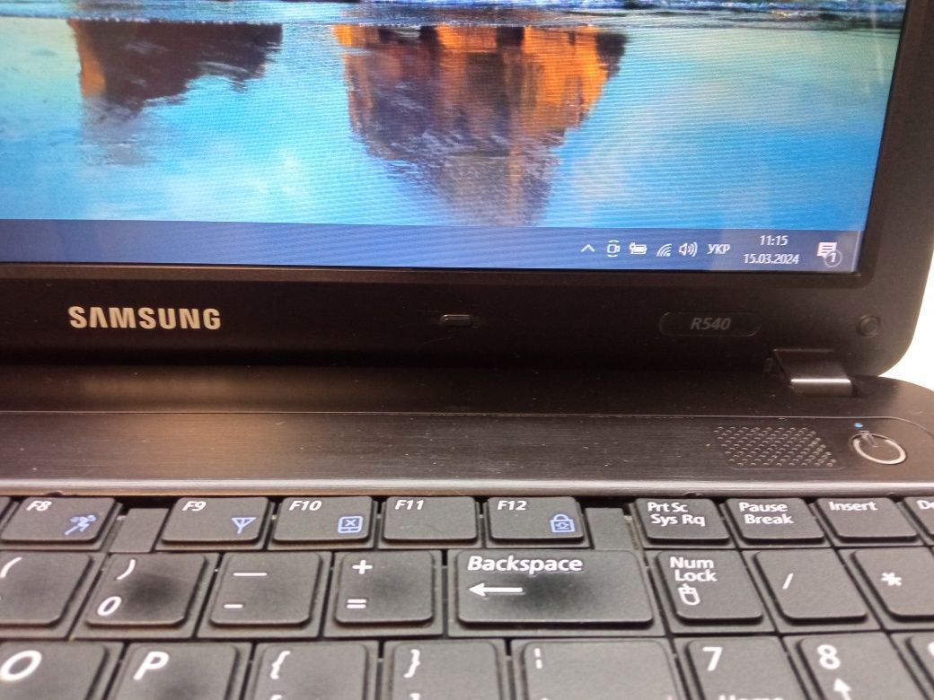 Продам ноутбук Samsung R540 core i5 M450/6gb/256gb