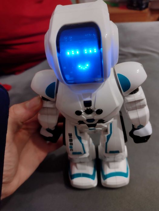 Robot interaktywny Robbie, zdalnie sterowany, chodzi, tańczy, jak nowy