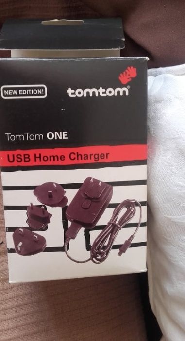 Carregador de bateria GPS Tom Tom One.novo.nunca foi usado.