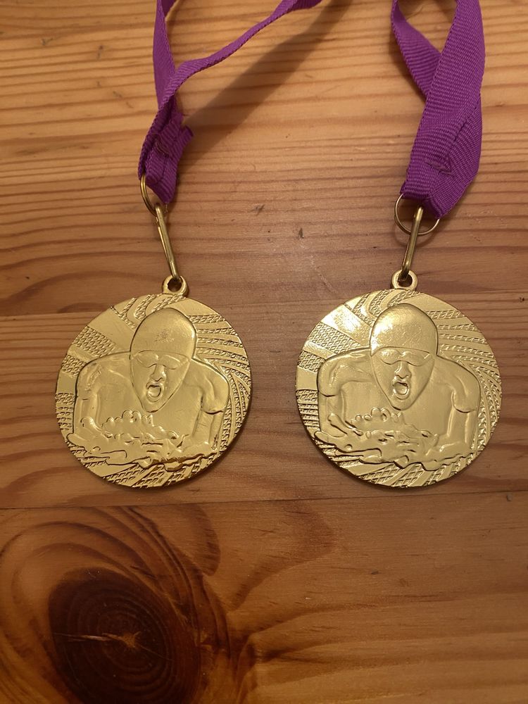 2 Złoty medal pływanie Aktywne Pokolenie Trzy Fale trofeum basen sport