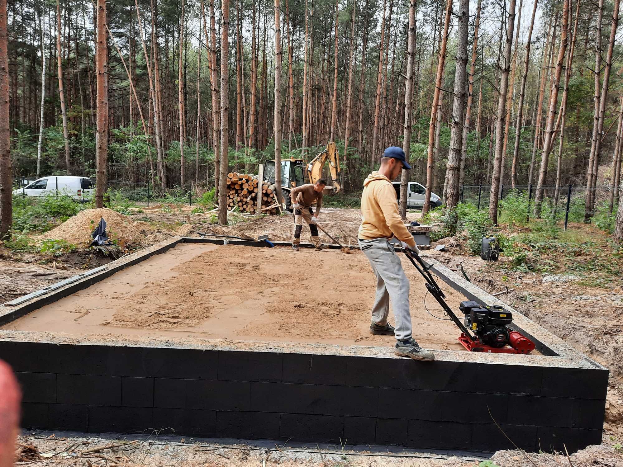 Wypożyczalnia sprzętu budowlano-ogrodniczego, Usługi koparko-ładowarką