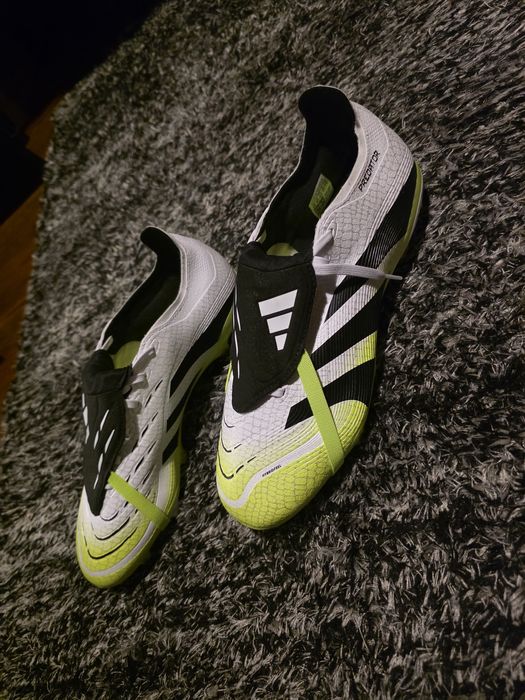 Portes gratis - Chuteiras adidas predator número 44
